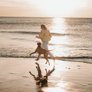 Nächste Woche geht es für mich nach Sylt ✨
Und ich kann es kaum erwarten.

Nicht nur, weil ein ganz besonderes Hundeshooting auf  Sylt auf mich wartet 🐾
sondern auch, weil ich die Ehre habe, ein VIP-Hunde-Event für Dorothee Schumacher fotografisch begleiten zu dürfen. 😮‍💨

Sylt, frische Luft, besondere Begegnungen, Hundefotografie am Strand und ganz viel Fellnasen-Liebe –
für mich eine perfekte Mischung aus Arbeit und Herzenssache. 🤍

Ich freue mich riesig auf all die Momente,
auf echte Begegnungen
und darauf, diese besondere Atmosphäre festzuhalten.

Mehr dazu nehme ich euch natürlich mit in den nächsten Tagen. ✨🐕

#syltliebe #dogphotography #Strandshooting #syltphotography #hundefotografie