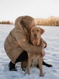 Erinnerungen, die man fühlt ✨

Bei Sherry und Hanky sieht man nicht nur die Verbindung, man fühlt sie direkt 🧡

Es sind nicht die großen Gesten.
Es sind die kleinen Augenblicke dazwischen.

Wenn dein Hund sich an dich lehnt.
Wenn die Welt kurz still wird.
Wenn Nähe alles sagt.

Genau dafür stehe ich als Hundefotografin Köln –
für Bilder, die sich anfühlen wie Zuhause. ✨

Welches Foto ist euer Favorit? 👇🤍

#fotografieköln #hundeshootingköln #hundefotografin #hundefotograf #fotografköln