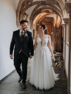 ✨ Die Hochzeitssaison ist gestartet ✨ 

Im März ging es für mich endlich wieder los – und ich darf dieses Jahr rund 20 Hochzeiten begleiten 🥹💛 

Jede einzelne davon so besonders, so emotional und voller echter Momente… genau das, was ich an meinem Job so liebe. 

Der April hatte es direkt in sich – so viele wunderschöne Tage, so viele Geschichten, die ich festhalten durfte ✨ 
Und aktuell sitze ich mitten in der Bearbeitung und lasse all diese Momente nochmal Revue passieren 🥹 

Es ist jedes Mal aufs Neue etwas ganz Besonderes, wenn aus einzelnen Augenblicken Erinnerungen für die Ewigkeit werden 💛 

Ich bin unglaublich dankbar für jedes Paar, das mir sein Vertrauen schenkt und mich an einem der wichtigsten Tage in ihrem Leben dabei haben möchte ✨ 

Und wenn ihr gerade eure Hochzeit plant: 
👉 Wartet nicht zu lange – viele Termine sind schneller vergeben, als man denkt 

Ich freue mich auf alles, was diese Saison noch für mich bereithält 💛

HOCHZEITSFOTOGRAF KÖLN 

#hochzeitsfotograﬁe #weddingphotographer #hochzeitsfotografköln #fotografköln #hochzeitsfotograf