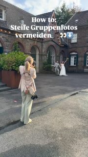 How to: Gruppenfotos bei denen niemand steif in die Kamera schaut 🎵

Musik an. Alle auf eine Seite. Und dann? Jeder sucht sich seine Gruppe selbst aus. Jede Gruppe hat genau 3 Sekunden für ihr Foto, dann ist die nächste dran.

Was dabei entsteht? Die ehrlichsten und witzigsten Gruppenfotos die ich kenne.

Kein “alle mal lächeln”. Kein ewiges Hin- und Herschieben. Einfach los – und genau das sieht man dann auch auf den Fotos. 🤍

Und das ganze in 10 Minuten.

Als Hochzeitsfotografin aus Köln, dem bergischen Kreis und Umgebung begleite ich im Jahr etwa 20 Hochzeiten. Meldet euch frühzeitig, wenn ich eure Hochzeit begleiten soll 🫶🏻

#weddingday #fotografinköln #hochzeitsfotos #hochzeitsfotograﬁe #wedding2027
